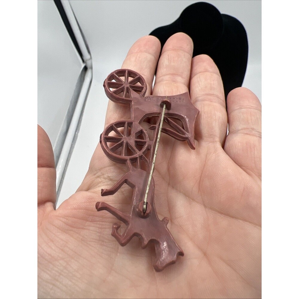 Vintage 1940s Copper Brown Horse Drawn Carriage Celluloid Brooch Pin C Clasp - Picture 4 of 9